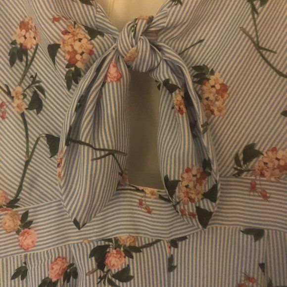 Flowery jumpsuit with cutout - Picture 2 of 3